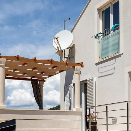 Apartman Sandra Solitudo Ii